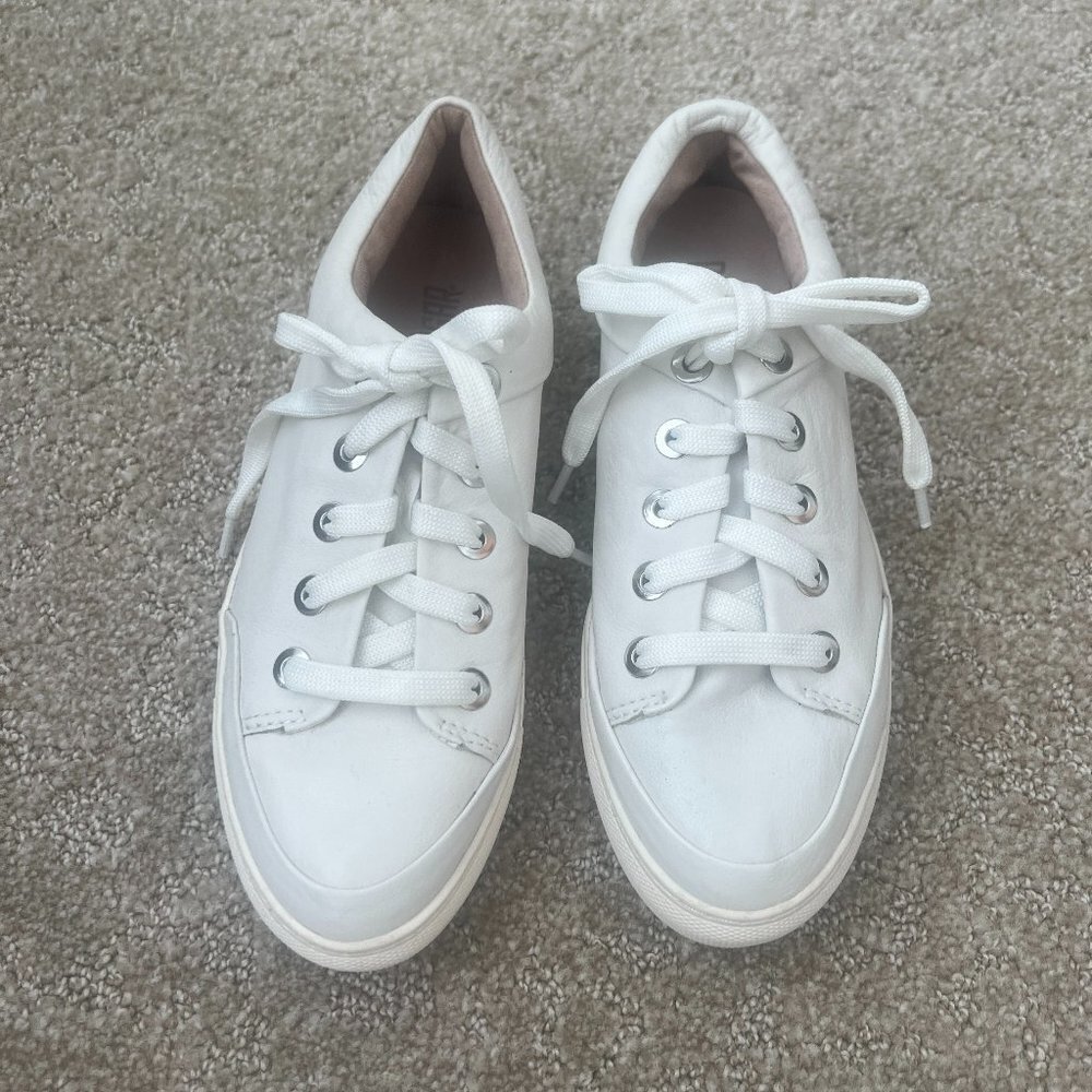Excellent condition Cougar White Sneakers Size - 8